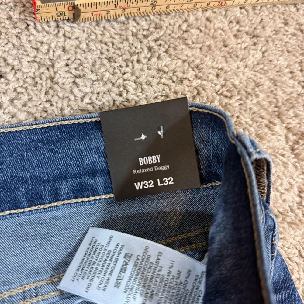 True Religion Bobby Relaxed Baggy Mens 32x32 Blue NWT Chenille Applique Jeans